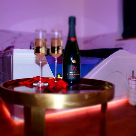 Le Venus - Appartement Spa Privatif Balneo Sauna Dijon Bagian luar foto